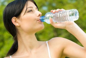 Скільки потрібно пити води, щоб схуднути без строгих дієт. Як правильно пити воду, щоб схуднути: яку, в якому вигляді і навіщо