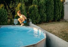 Як безпечно злити воду з басейну надземного типу: покрокове керівництво