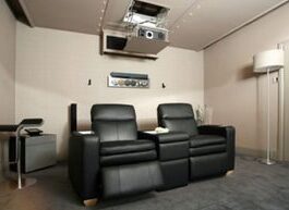 How to Transform a Bedroom into a Home Theater: Seating, Layout, and Planning